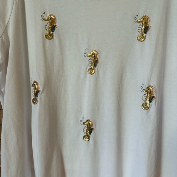 Alexis Taylor NWT Adorable White Tee with Gold Seahorse Accents. Size 3X - Picture 3 of 6